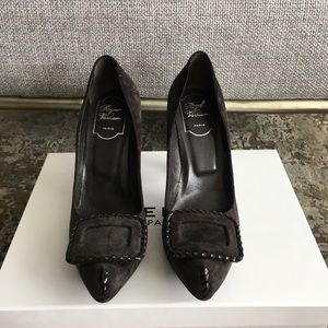 Roger Vivier. Brown Suede heels